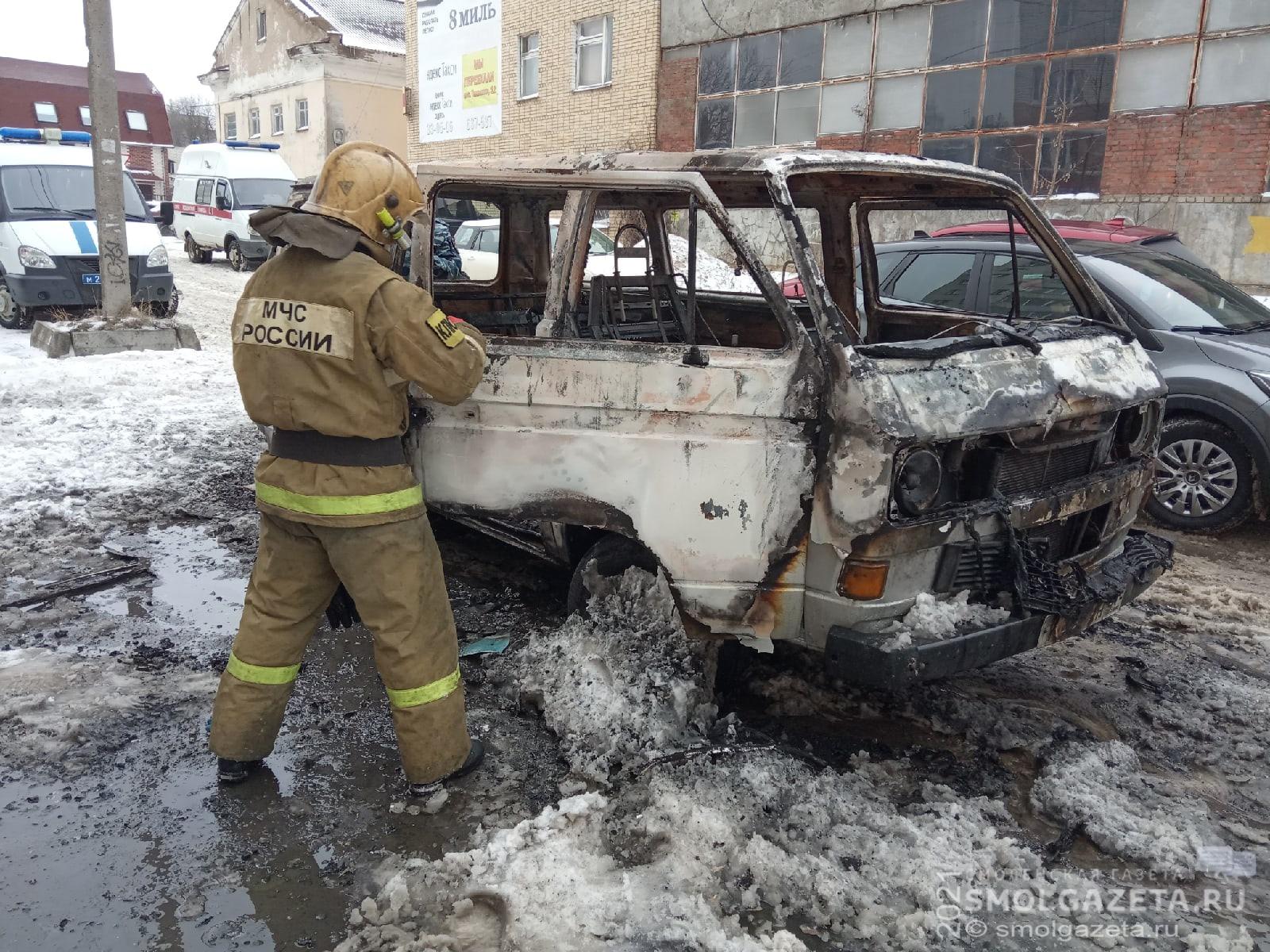 Появились подробности пожара с микроавтобусом в Смоленске