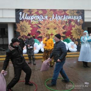 В Смоленске проходят Масленичные гуляния