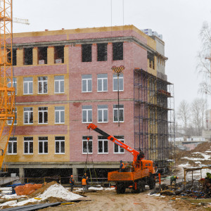 Алексей Островский потребовал ускорить темпы строительства новой школы в Соловьиной роще