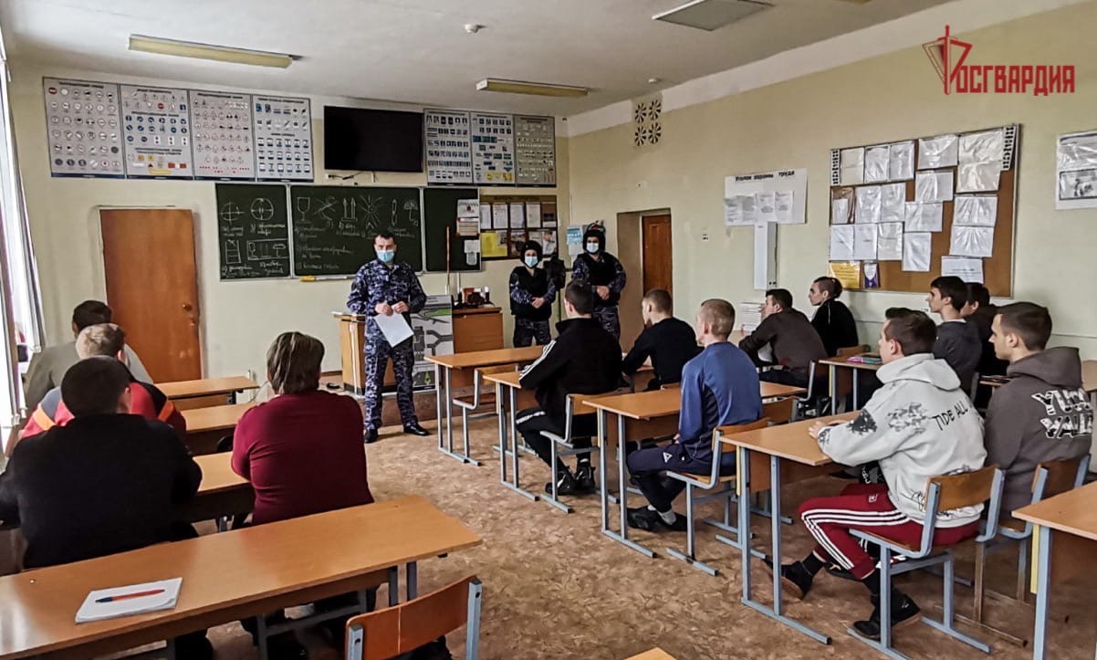 Росгвардейцы побывали в гостях студентов и школьников Смоленской области