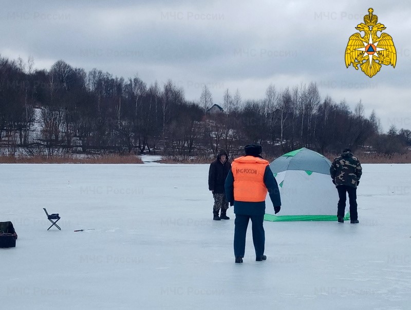 Спасатели продолжают рейды по водоемам Смоленской области