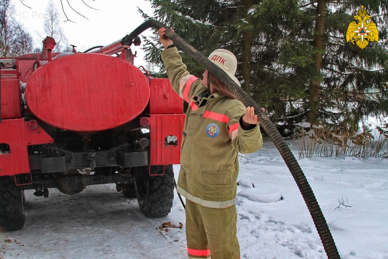 За прошедшую неделю добровольцев привлекали к тушению пожара в Кардымовском районе