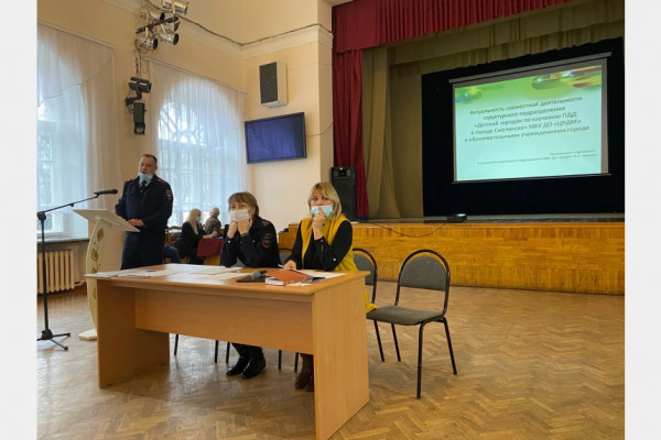 В Смоленске Госавтоинспекция провела совещание с заместителями директоров школ по воспитательной работе