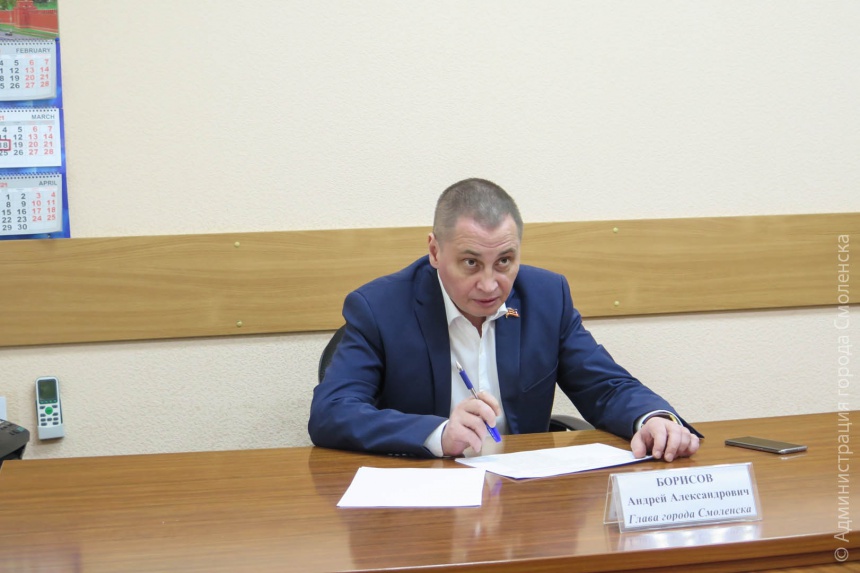 Глава города Смоленска рассказал о предстоящем ремонте межквартальных проездов