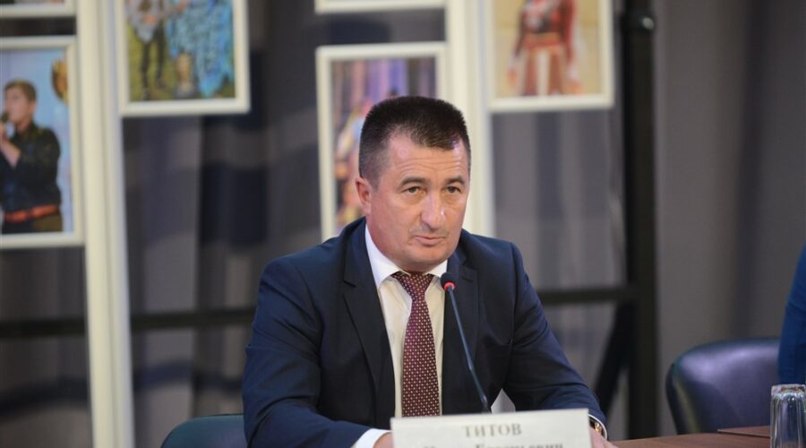 Игорь Титов приостановил полномочия председателя Общественной палаты Смоленской области