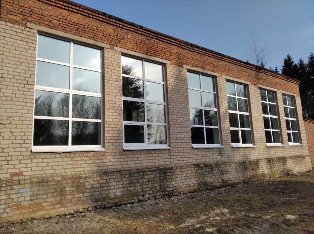 В спортивном зале Княжинской школы Починковкого района установили новые окна