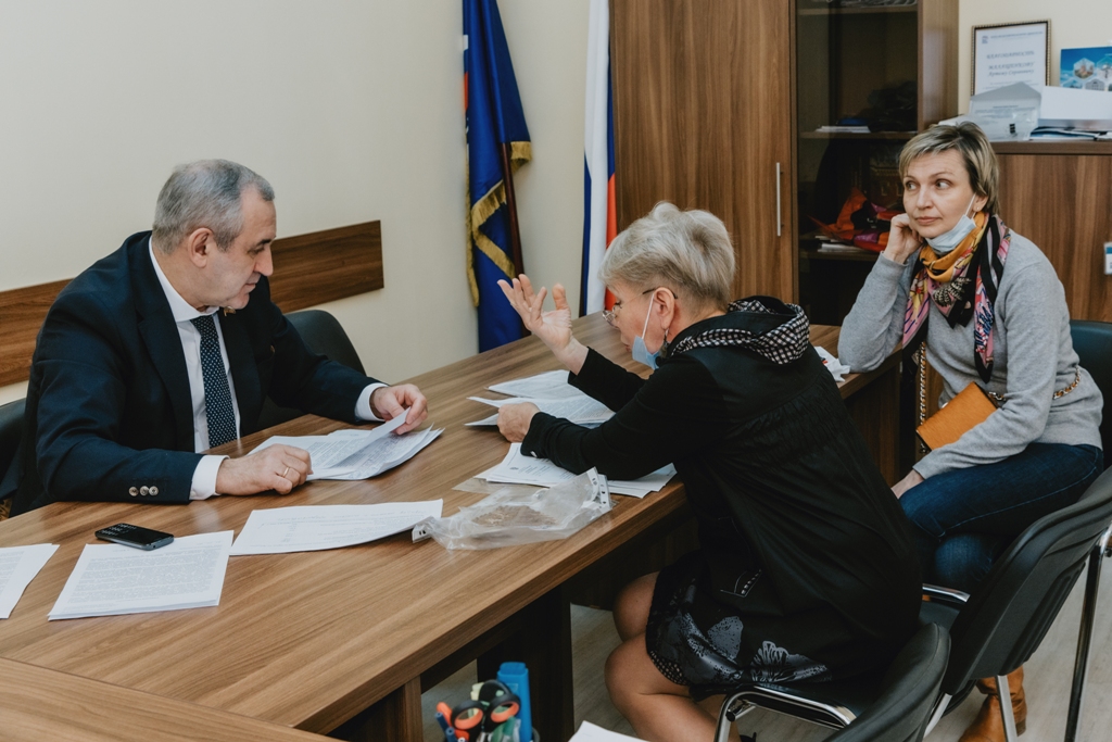 Депутат Государственной Думы помогает с решением коммунальных проблем Смоленска