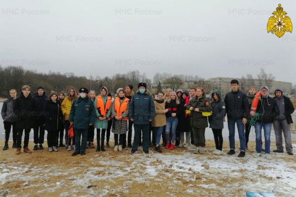 Сотрудники ГИМС провели урок для студентов Ярцевского индустриального техникума