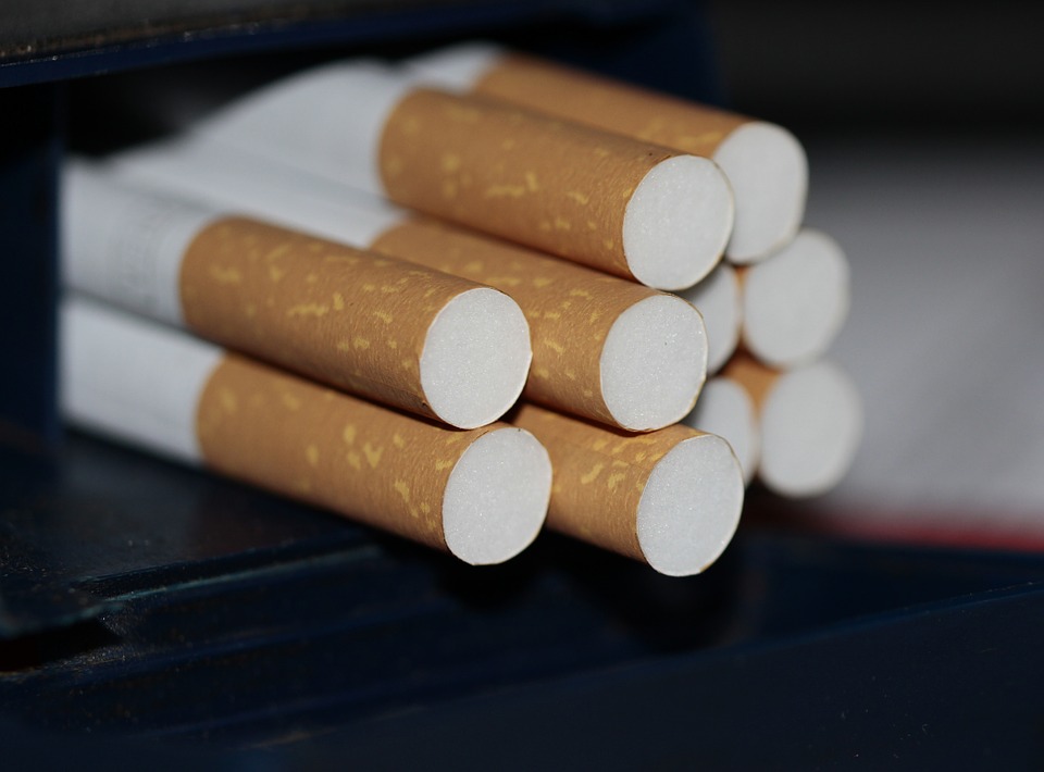 В Десногорске рославльчанка незаконно торговала сигаретами прямо из автомашины