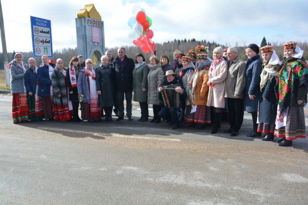 Делегации Руднянского и Лиозненского районов встретились на российско-белорусской границе 