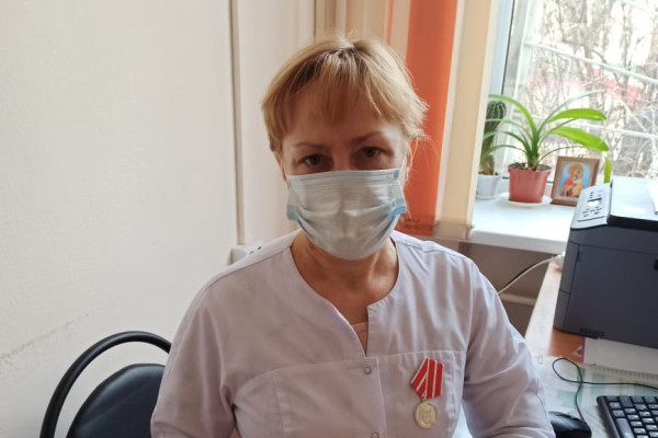 Медсестра из Смоленска получила госнаграду за заслуги в борьбе с COVID-19