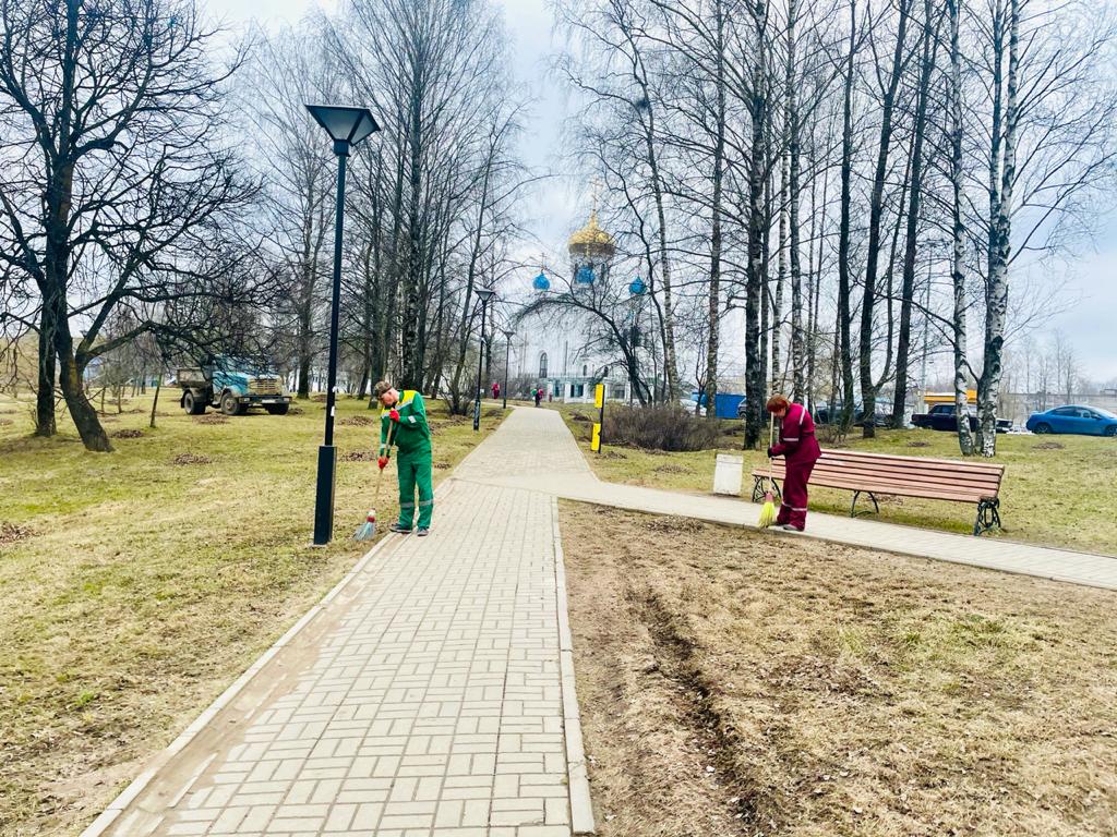 По поручению губернатора провели генеральную уборку Парка 1100-летия Смоленска