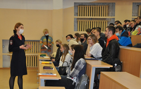 В Смоленском филиале МЭИ полиция провела лекцию по профилактике наркомании