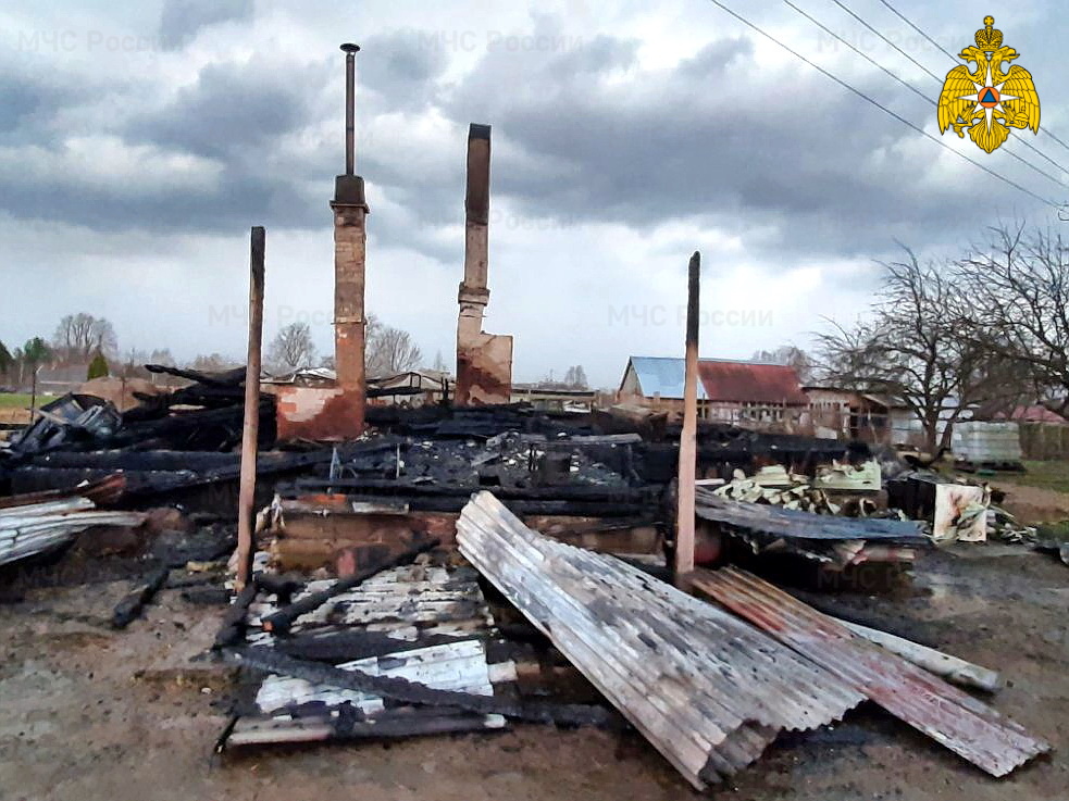 Жилой дом в Вяземском районе сгорел полностью