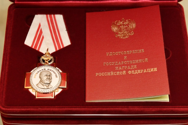 Президент наградил смоленских медработников орденами Пирогова и медалями Луки Крымского