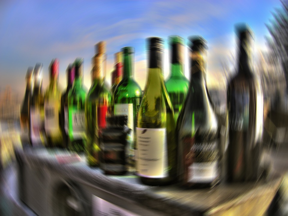 Смоленский продавец ответит по закону за продажу алкоголя несовершеннолетнему