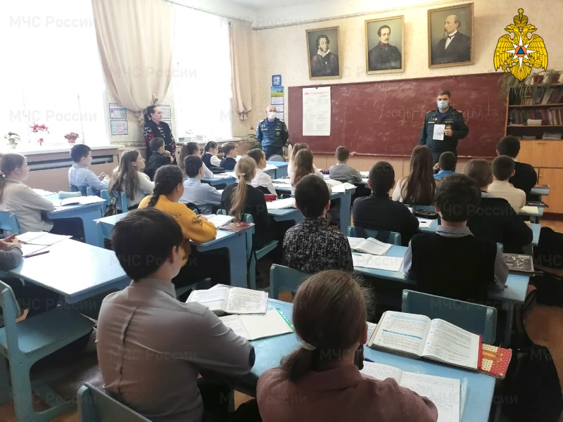 В Дорогобужском районе школьникам рассказали о правилах безопасности на водоемах