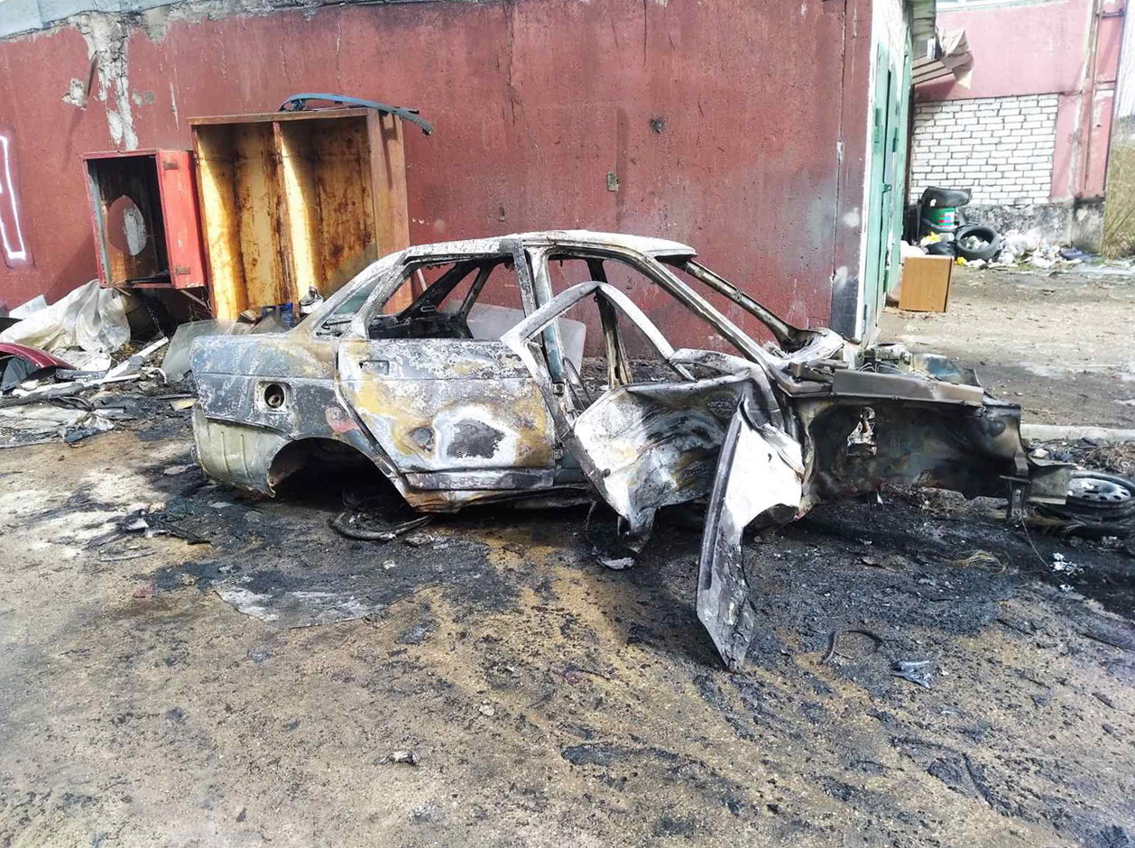 В Смоленске на улице Смольянинова сгорела «Lada Priora»