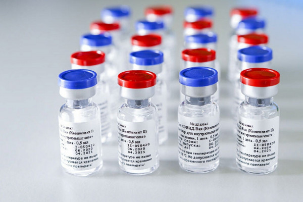 В Смоленской области первым компонентом вакцины от COVID-19 привили 65637 человек