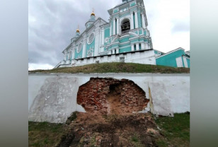 Смоленская епархия прокомментировала ситуацию с обрушением подпорной стены Успенского собора