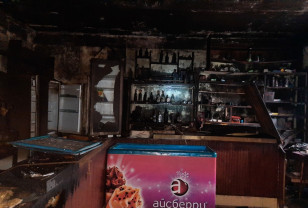 В Угранском районе загорелся магазин