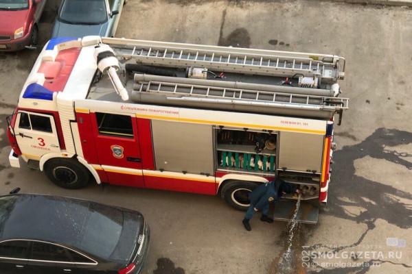 В Смоленске на улице Авиаторов загорелся «Volkswagen Passat CC»