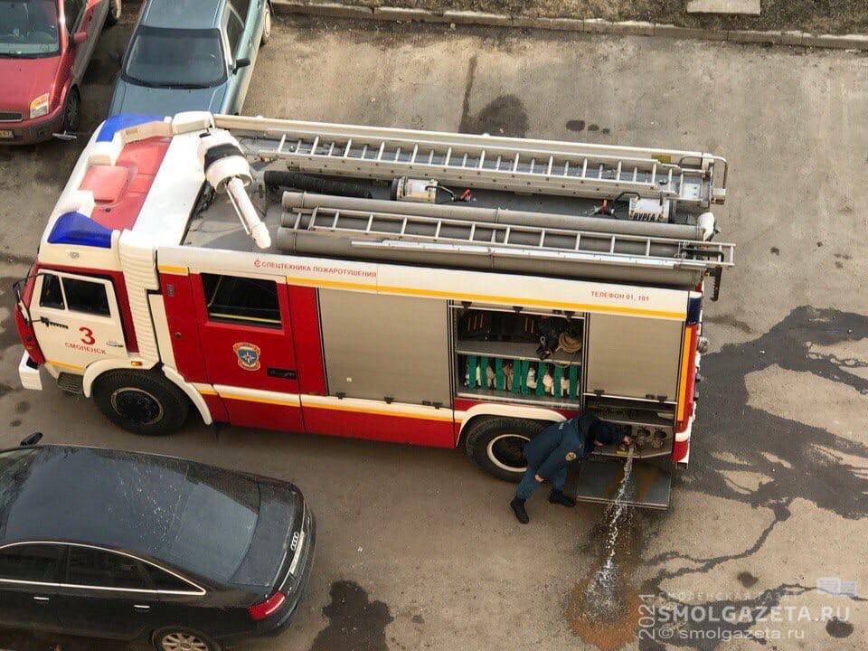 В Смоленске на улице Авиаторов загорелся «Volkswagen Passat CC»