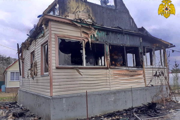 В садовом товариществе Гагаринского района сгорел дачный дом