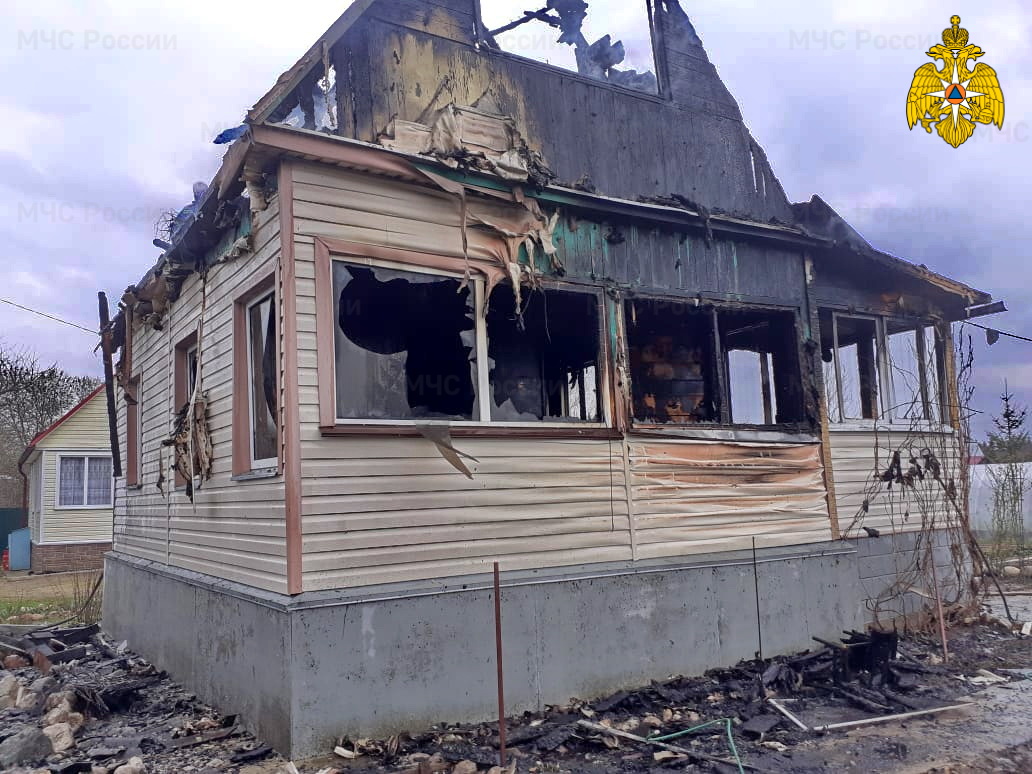 В садовом товариществе Гагаринского района сгорел дачный дом