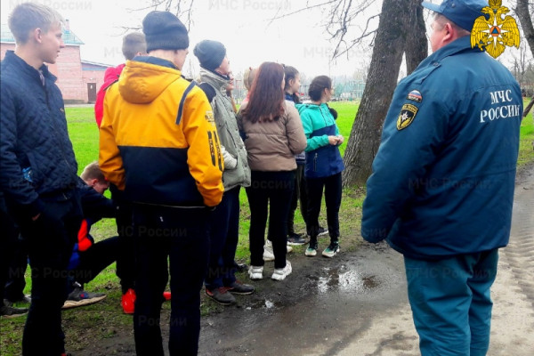 Смоленские спасатели провели урок безопасности для школьников