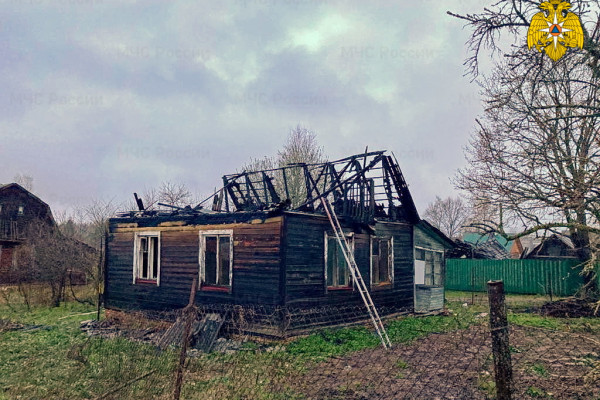 В Холм-Жирковском районе загорелась кровля жилого дома