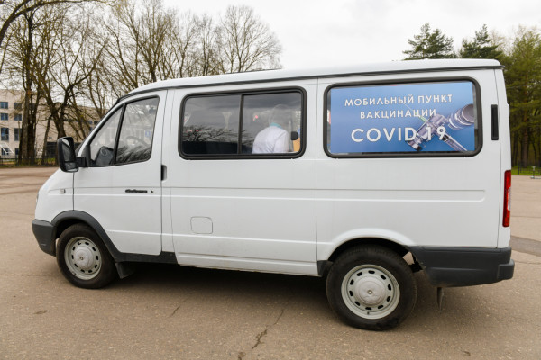 В Смоленске работает мобильный пункт вакцинации против коронавируса