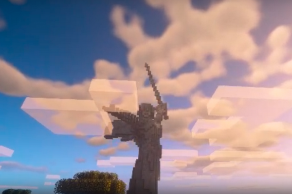 Школьник из Смоленска создал копию монумента «Родина-мать зовет!» в Minecraft