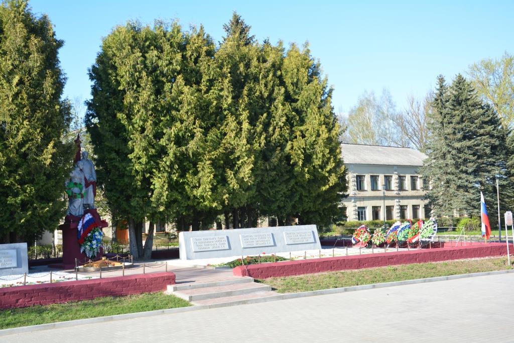 Памятник в Рудне привели в порядок после сообщения местного жителя в социальной сети 
