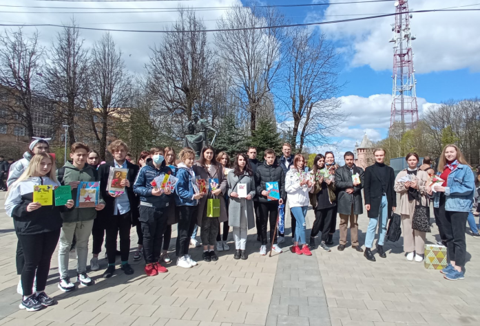 В Смоленске более 20 тысяч школьников приняли участие в акциях, посвященных Дню Победы
