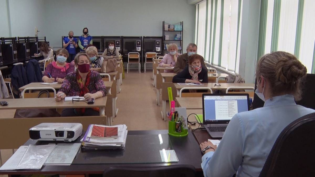 В Десногорске проводят уроки информатики для взрослых 