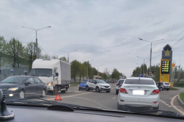В Смоленске на улице Кутузова произошла авария