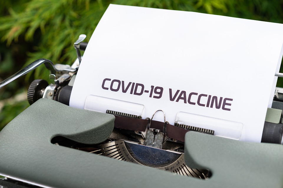 Центр управления регионом опрашивает смолян о вакцинации от COVID-19