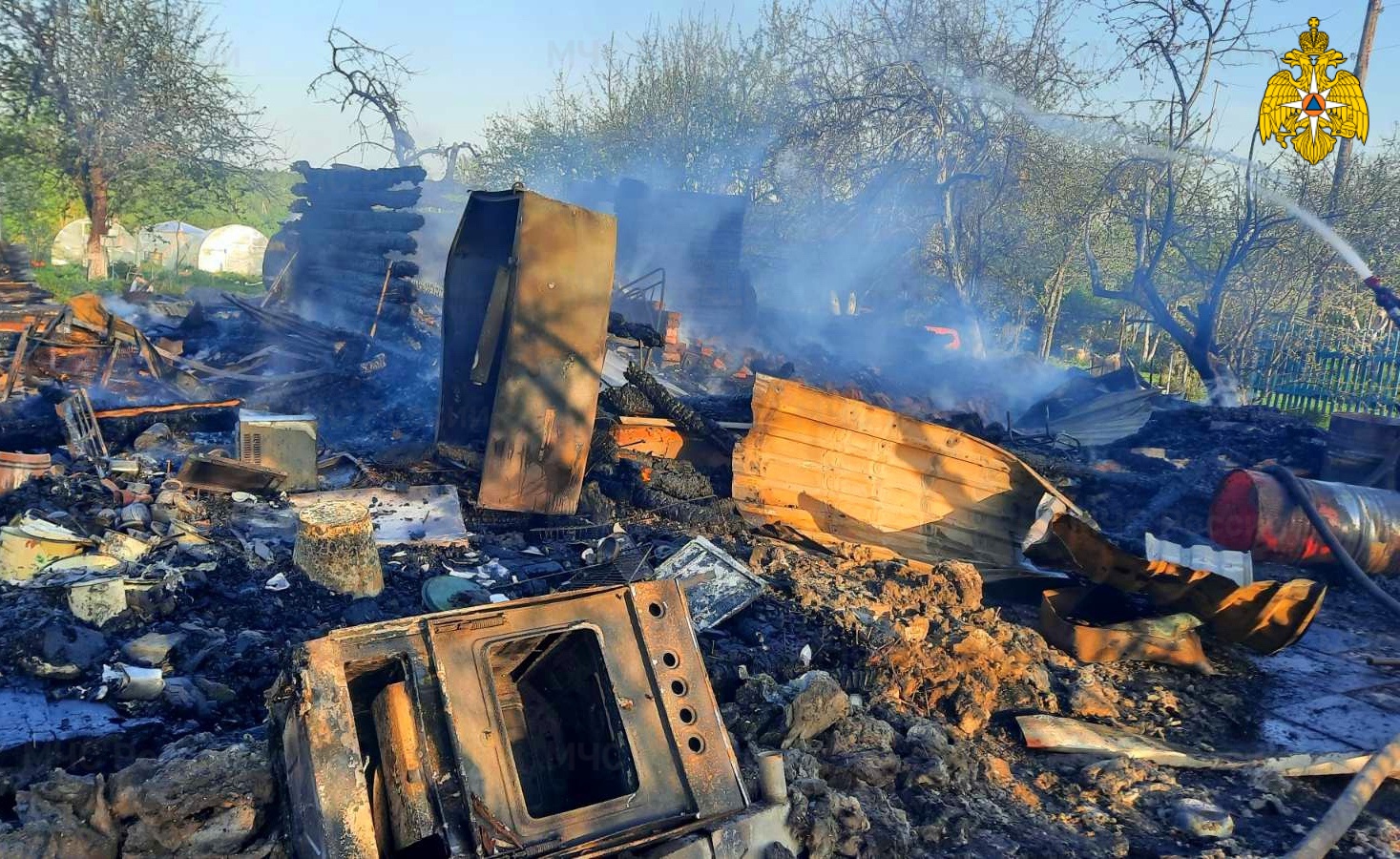 В Вяземском районе сгорели жилой дом и гараж