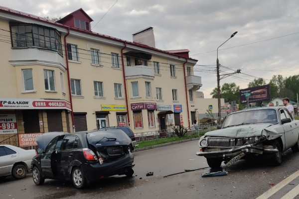 На улице Крупской в Смоленске произошла серьезная автоавария