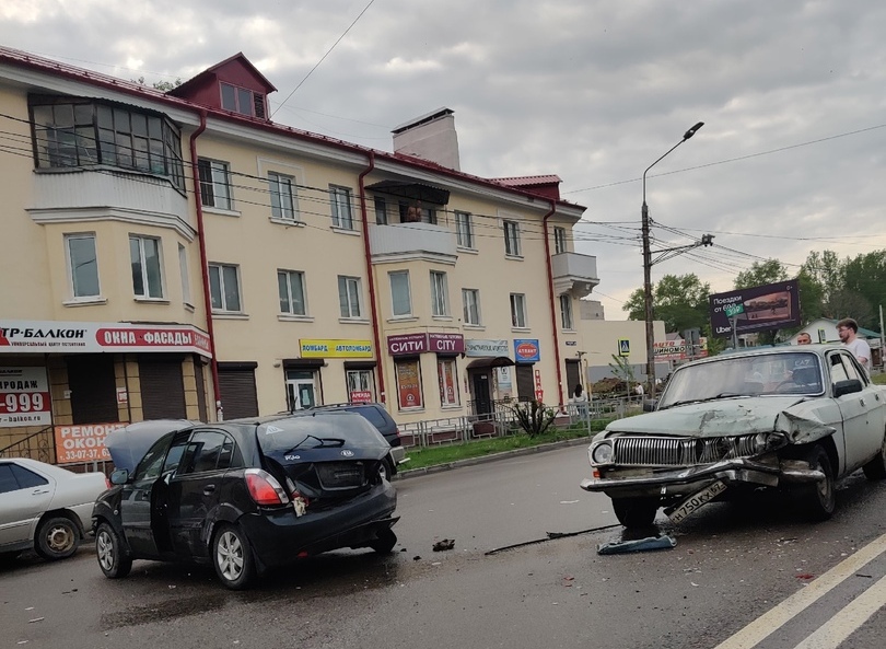 На улице Крупской в Смоленске произошла серьезная автоавария