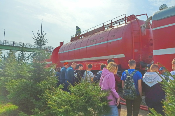 Смоленские студенты познакомились с работой пожарного поезда
