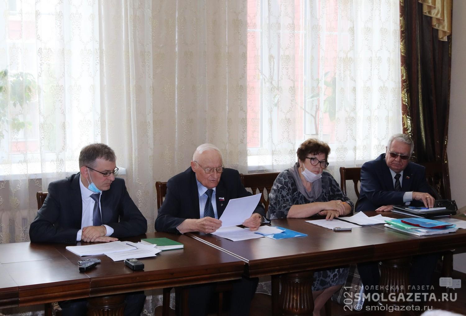 В Смоленском областном совете ветеранов обсудили ежегодное послание президента