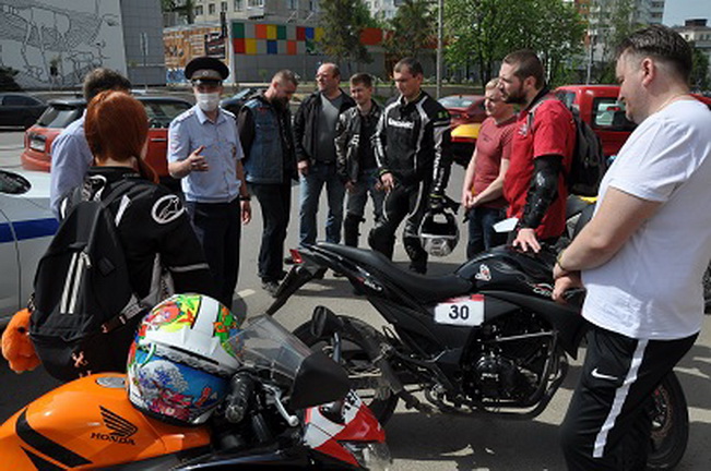 В Смоленске сотрудники госавтоинспекции провели рейд «Мотоцикл»