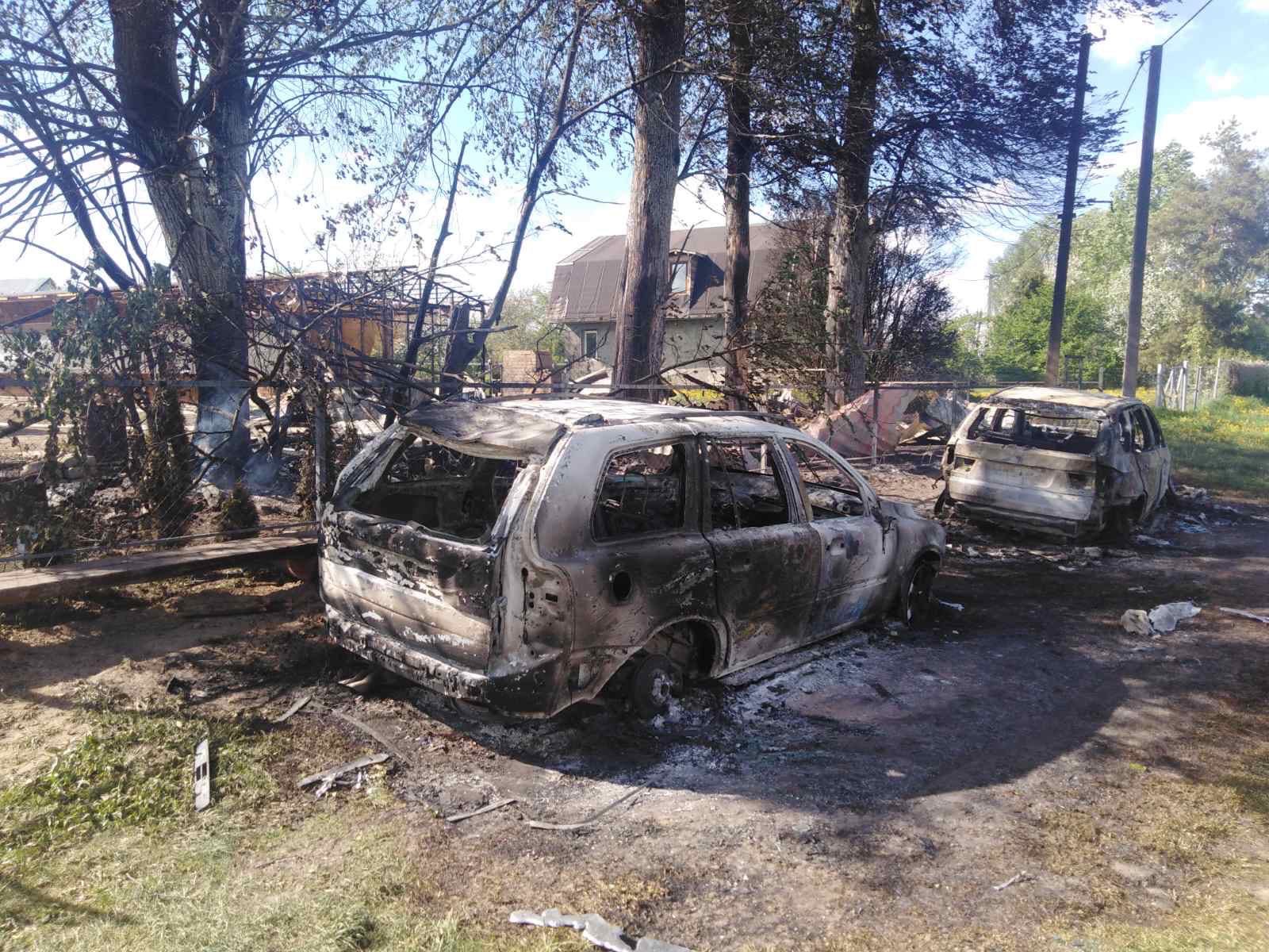 В Смоленской области загорелась баня и две машины