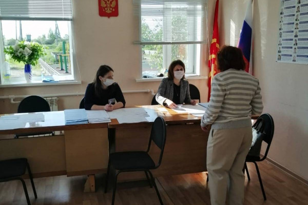 30 мая в Смоленской области предварительное голосование «Единой России» проходит на избирательных участках