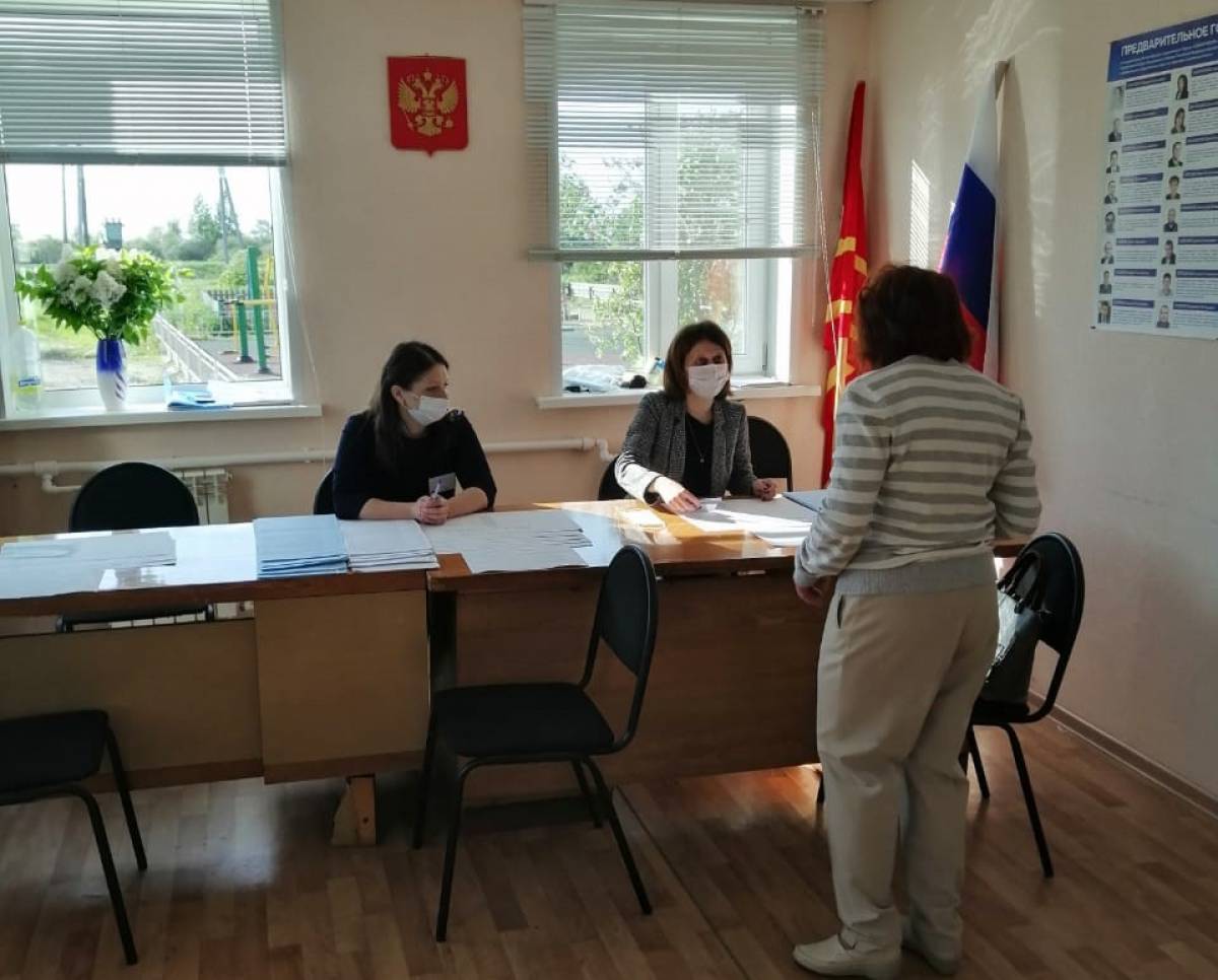 30 мая в Смоленской области предварительное голосование «Единой России» проходит на избирательных участках