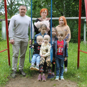 Депутаты горсовета поздравили многодетные семьи Смоленска