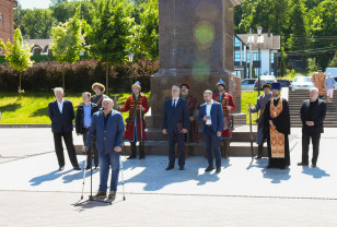 На набережной прошло мероприятие, посвященное 410-й годовщине обороны Смоленска 1609-1611 годов