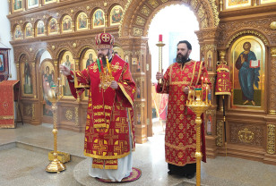 Митрополит Исидор провел литургию в храме в микрорайоне Соловьиная роща 